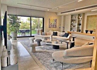 شقة للبيع متشطبة بالكامل (( استلام فورى )) بالتقسيط على 10 سنين فى الشيخ زايد