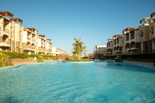 فيلا للبيع صف اول بحر استلام فوررى فى العين السخنه