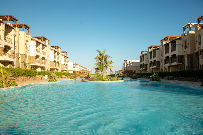 fyla-llbyaa-sf-aol-bhr-astlam-forr-f-alaayn-alskhnh-big-0