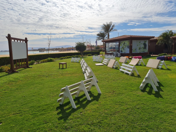 fyla-llbyaa-sf-aol-bhr-astlam-forr-f-alaayn-alskhnh-big-2